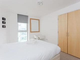 Bright & Airy 1 Bedroom Apartment in Trendy Peckham - Photo 8