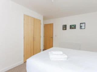 Bright & Airy 1 Bedroom Apartment in Trendy Peckham - Photo 10