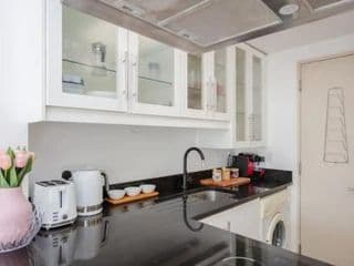 Stylish 1 Bedroom Apartment Near Northcote Road - Photo 2