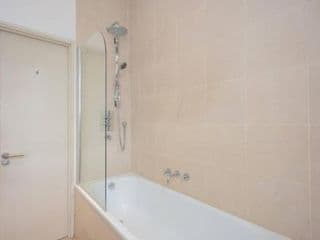 Stylish 1 Bedroom Apartment Near Northcote Road - Photo 11