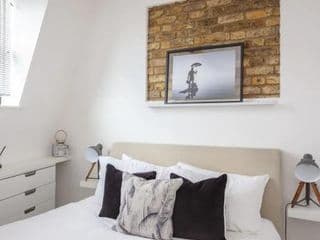 Stylish 1 Bedroom Apartment Near Northcote Road - Photo 6