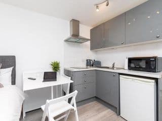 Findon Suite - Photo 2