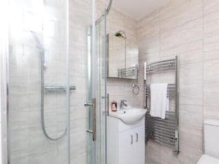 Findon Suite - Photo 14