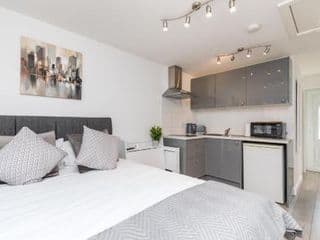 Findon Suite - Photo 18