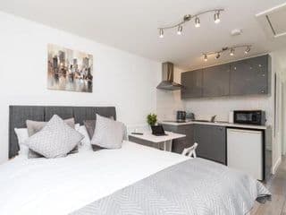 Findon Suite - Photo 3