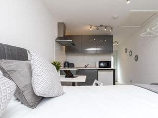 Findon Suite - Photo 4