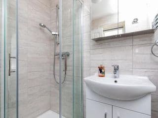 Findon Suite - Photo 10