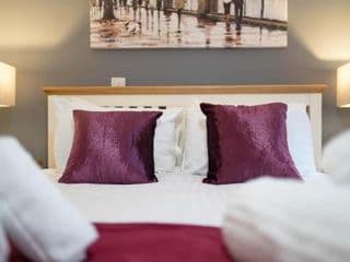 Arcadian City Centre Apartments with Balcony - Photo 24