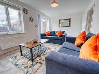 Modern 4 Bedroom 2 Bath House with Parking, Tyseley, Birmingham - Photo 2