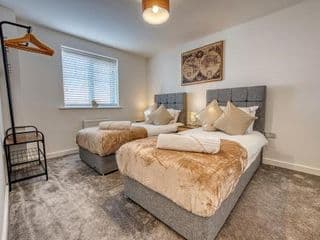 Modern 4 Bedroom 2 Bath House with Parking, Tyseley, Birmingham - Photo 12
