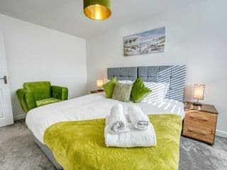 Modern 4 Bedroom 2 Bath House with Parking, Tyseley, Birmingham - Photo 13