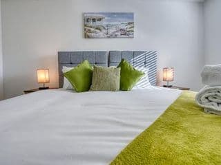 Modern 4 Bedroom 2 Bath House with Parking, Tyseley, Birmingham - Photo 15