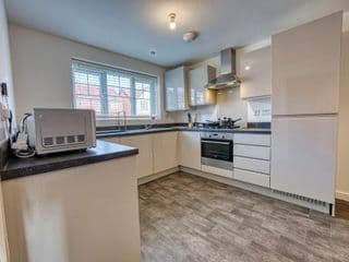 Modern 4 Bedroom 2 Bath House with Parking, Tyseley, Birmingham - Photo 5