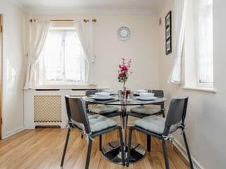 MPL Apartments - Woodside House by Harry Potter Studios - Photo 8