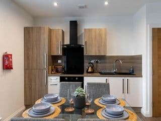 Stylish Jewellery Quarter Apartment (Sleeps 7)