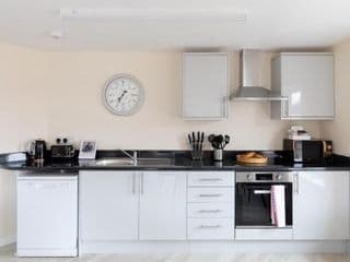 homely - North London Apartments Wembley - Photo 4