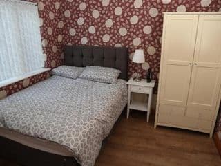Cosy 3-Bed Bungalow NEC AIRPORT Close to ameities - Photo 4