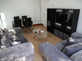 Cosy 3-Bed Bungalow NEC AIRPORT Close to ameities - Photo 5