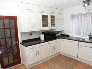 Cosy 3-Bed Bungalow NEC AIRPORT Close to ameities - Photo 7