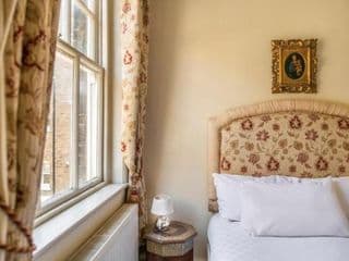 An elegant Late-Victorian style two BR apartment - Photo 11