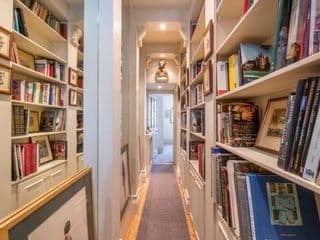 An elegant Late-Victorian style two BR apartment - Photo 14