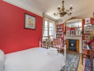 An elegant Late-Victorian style two BR apartment - Photo 6