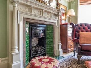 An elegant Late-Victorian style two BR apartment - Photo 7