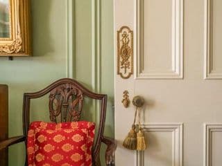 An elegant Late-Victorian style two BR apartment - Photo 10