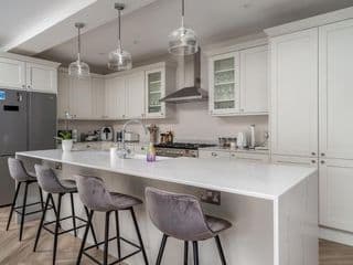 Pass the Keys Luxury 4 Bedroom home with large garden - Photo 2