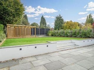 Pass the Keys Luxury 4 Bedroom home with large garden - Photo 11
