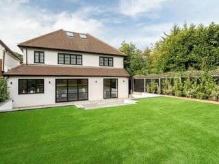 Pass the Keys Luxury 4 Bedroom home with large garden - Photo 12