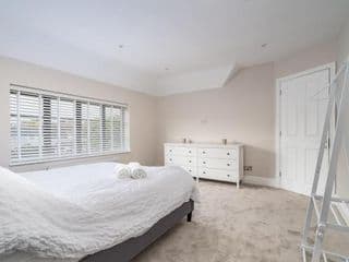 Pass the Keys Luxury 4 Bedroom home with large garden - Photo 8