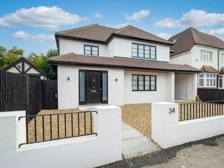 Pass the Keys Luxury 4 Bedroom home with large garden - Photo 9