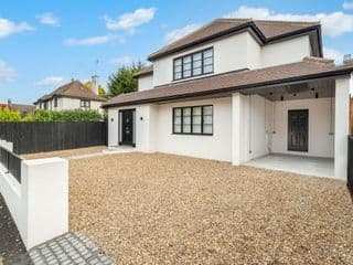 Pass the Keys Luxury 4 Bedroom home with large garden - Photo 10