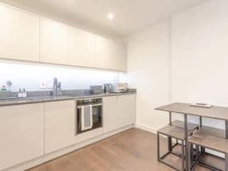 Modern Flat in the Heart of West London - Photo 3