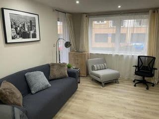 Tranquil, Modern & Large Flat With Parking