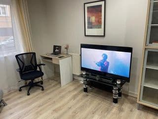 Tranquil, Modern & Large Flat With Parking - Photo 2