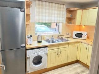 Tranquil, Modern & Large Flat With Parking - Photo 11