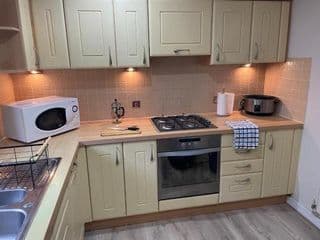 Tranquil, Modern & Large Flat With Parking - Photo 12