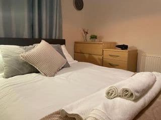 Tranquil, Modern & Large Flat With Parking - Photo 22