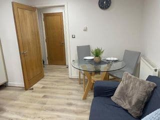 Tranquil, Modern & Large Flat With Parking - Photo 4