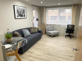 Tranquil, Modern & Large Flat With Parking - Photo 7
