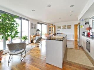 Superb apartment with terrace near the river in Putney by UnderTheDoormat - Photo 13