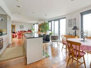 Superb apartment with terrace near the river in Putney by UnderTheDoormat - Photo 15
