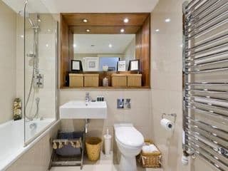 Superb apartment with terrace near the river in Putney by UnderTheDoormat - Photo 16