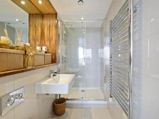 Superb apartment with terrace near the river in Putney by UnderTheDoormat - Photo 18