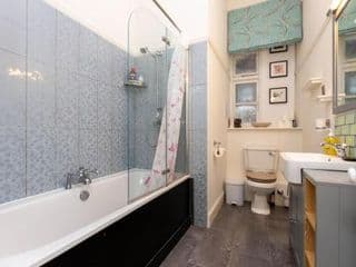 Central 2 Bedroom Apartment near Old Street - Photo 6