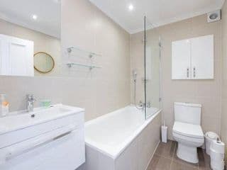 Beautiful Hampstead Home RH6 - Photo 7
