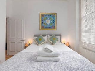 Beautiful Hampstead Home RH6 - Photo 8