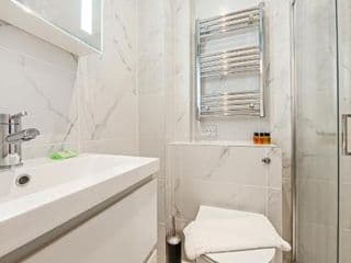 Modern Apartments in Paddington Central London FREE WIFI & AIRCON by City Stay London - Photo 3